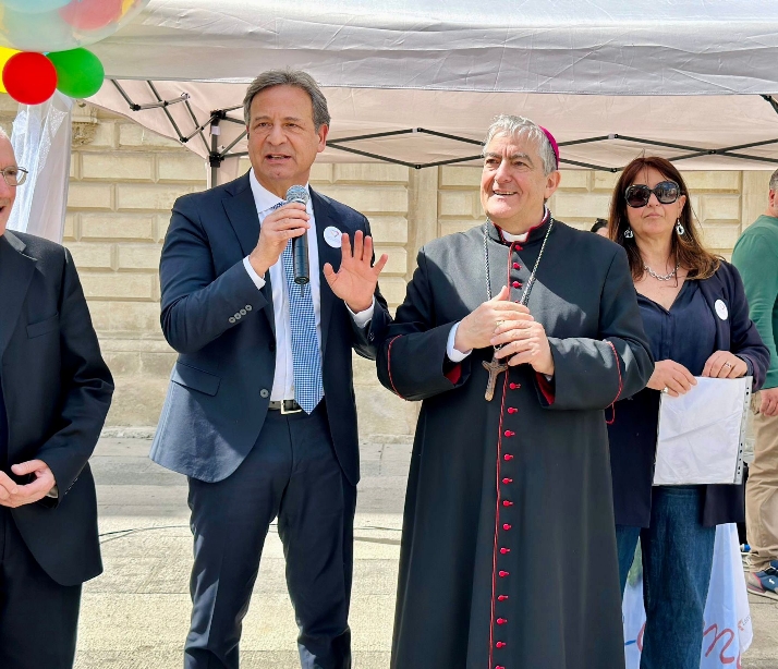 LA FESTA DELLA SOLIDARIETÀ DI CUORE AMICO IN PIAZZA DUOMO