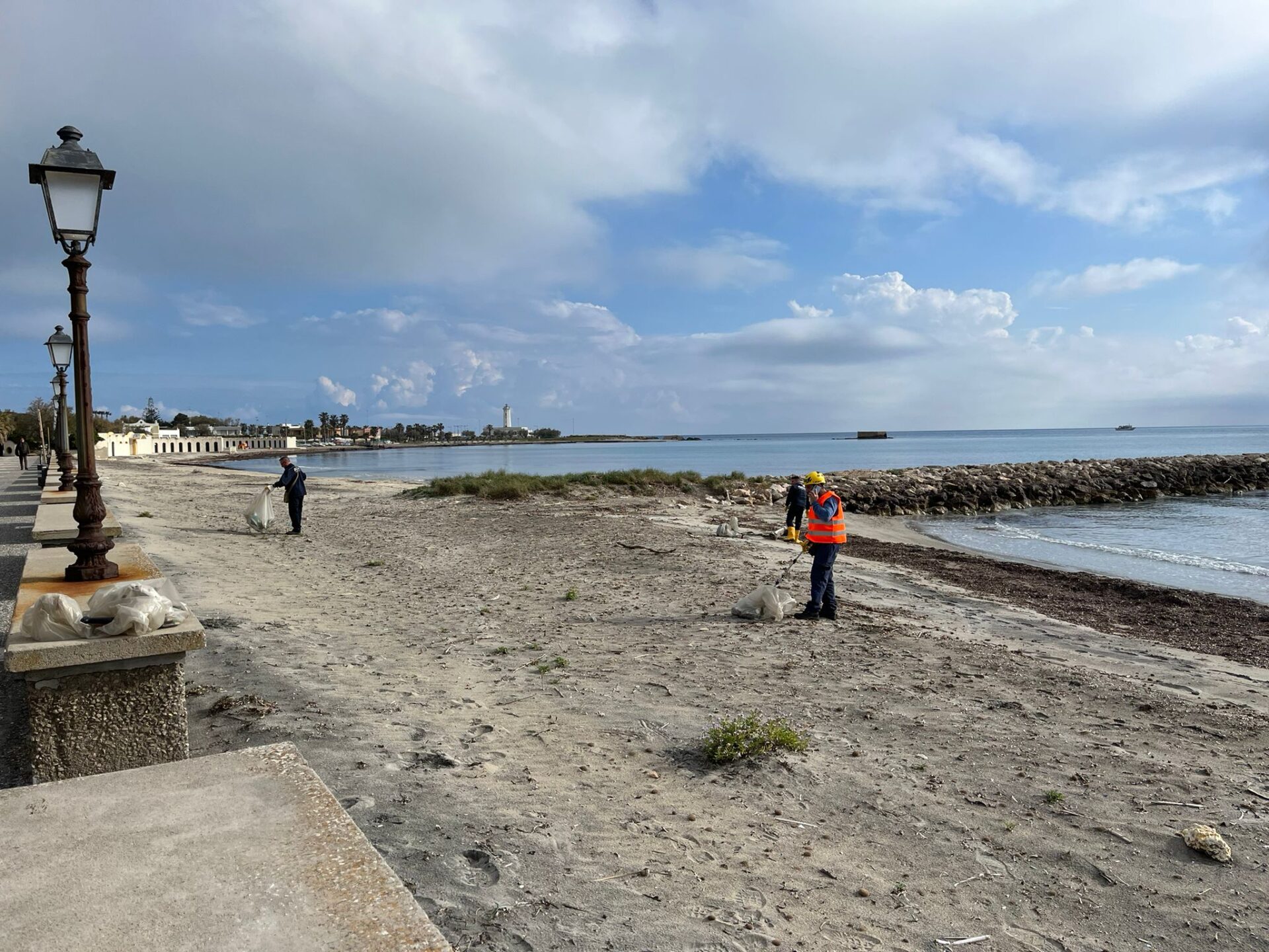 Spiagge pulite per il 25 aprile e il 1° maggio