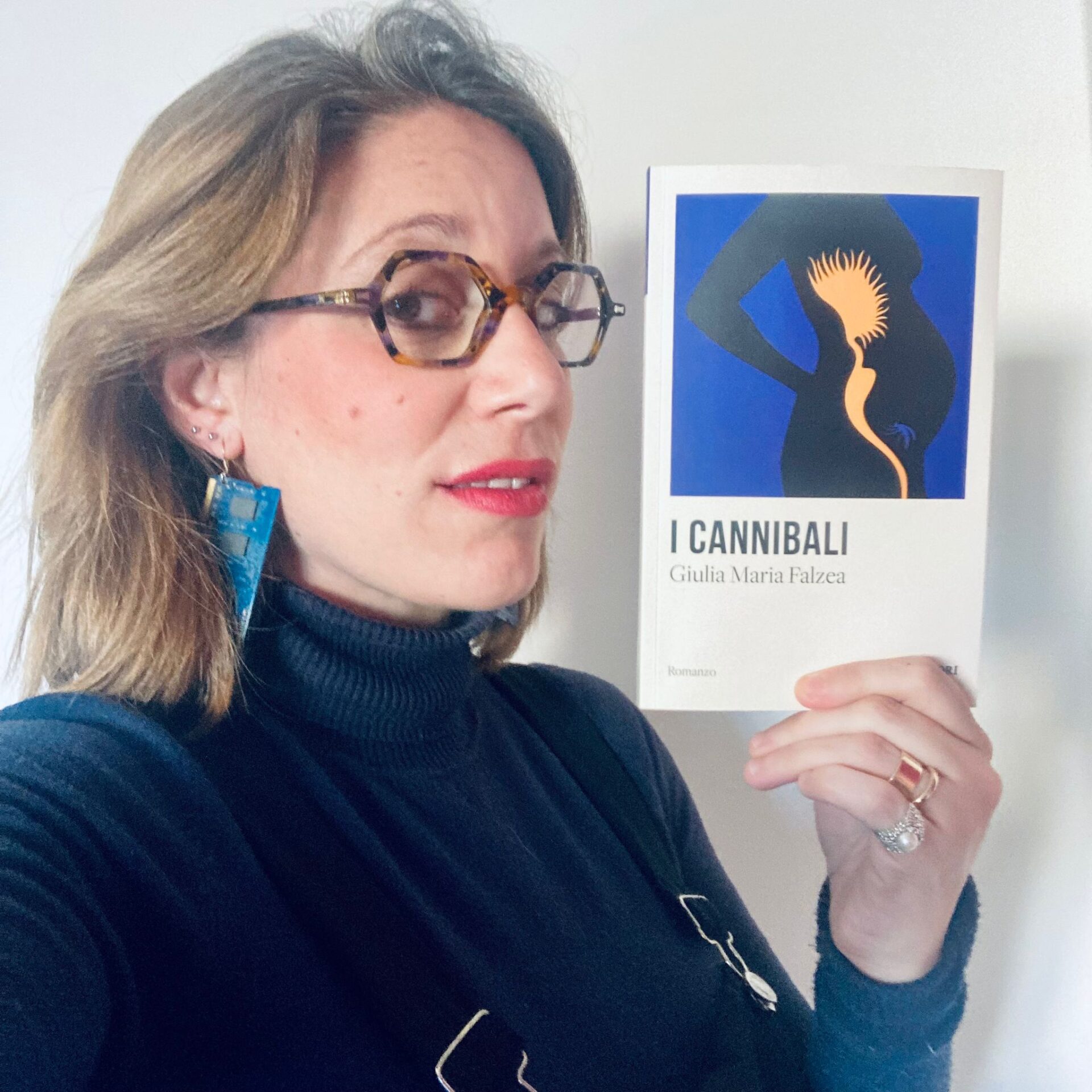 “I CANNIBALI” DI GIULIA MARIA FALZEA NELLA BIBLIOTECA COMUNALE DI CUTROFIANO