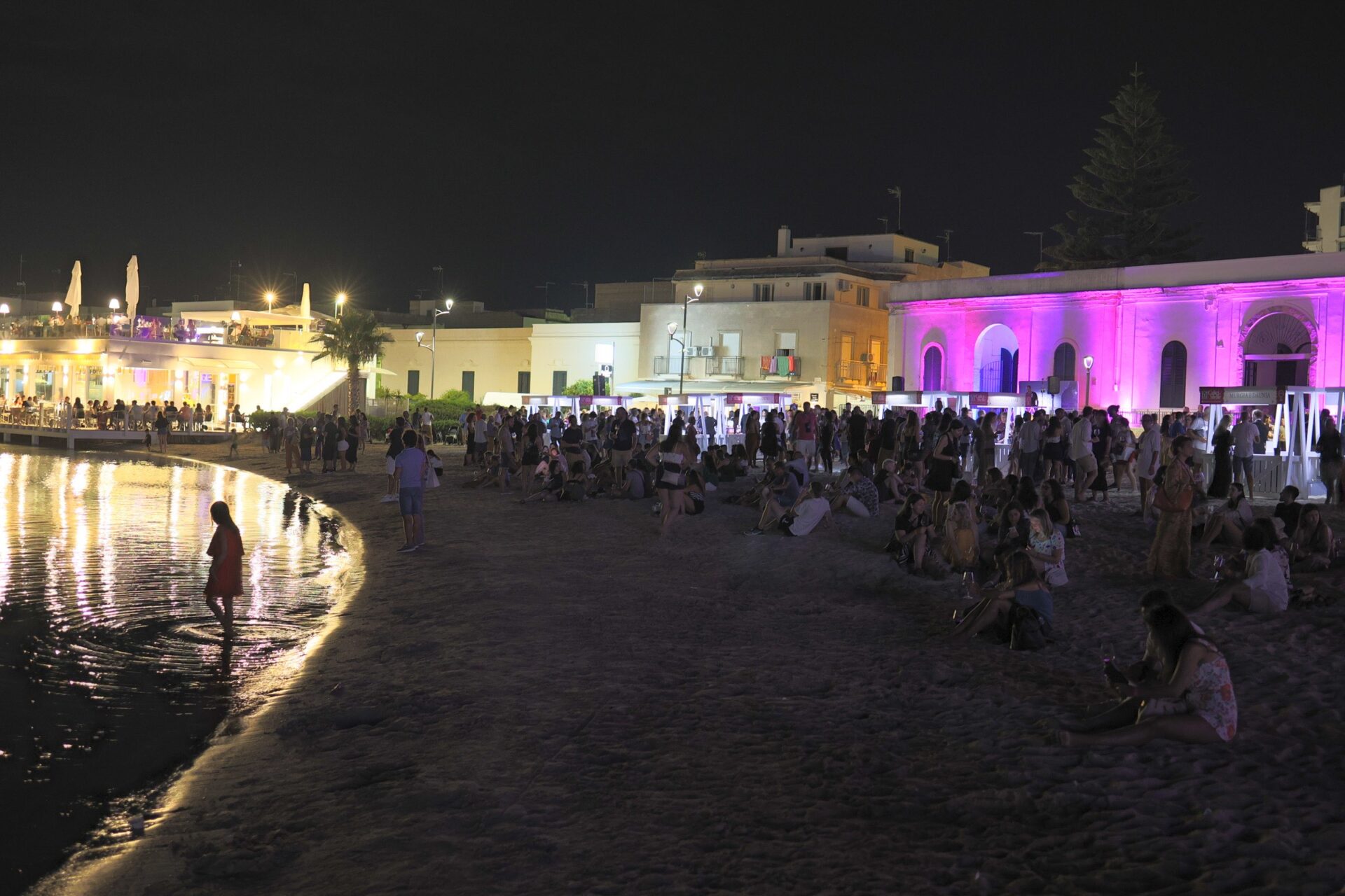 “CALICI DI STELLE”, GRAN FINALE A PORTO CESAREO   CON UN BEACH PARTY RICCO DI VINO, GUSTO E MUSICA