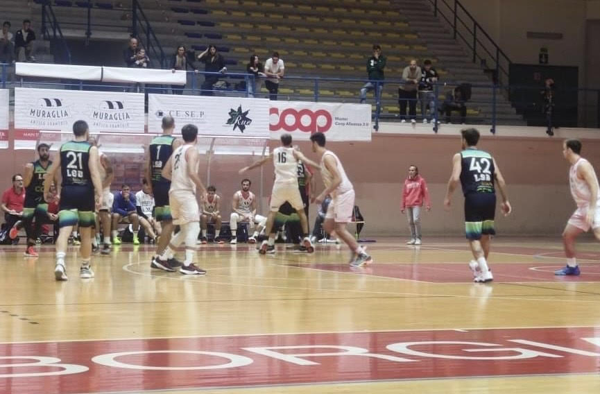 CCE LA SCUOLA DI BASKET LECCE SBANCA IL “PALADISFIDA” DI BARLETTA E VOLA IN CLASSIFICA