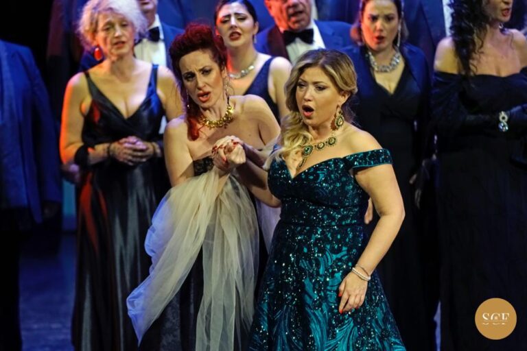 Una Traviata senza filtri al Politeama Greco di Lecce: il soprano Desirée Rancatore nei panni di Violetta Valery