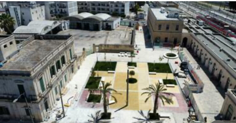 Stazione di Lecce, a partire da Giugno il piazzale antistante sarà liberato dalle recinzioni