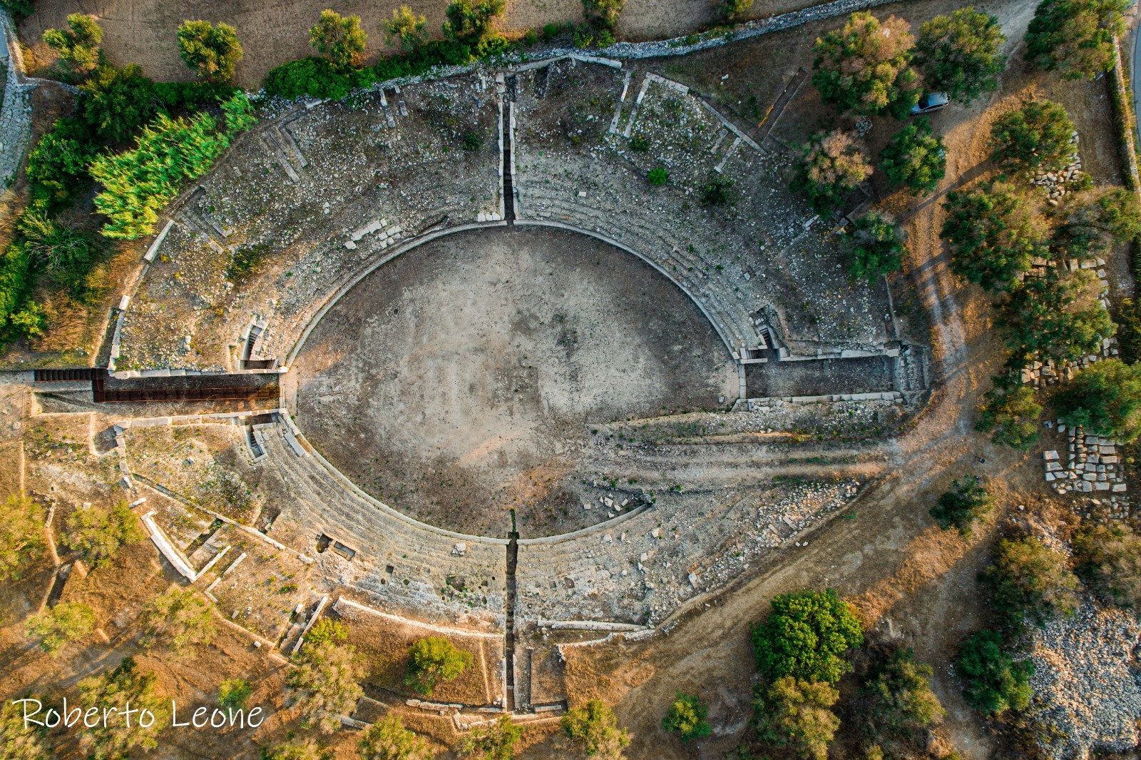 Visite guidate, appuntamenti speciali e un’installazione luminosa dedicata a Quinto Ennio al Parco archeologico di Rudiae a Lecce