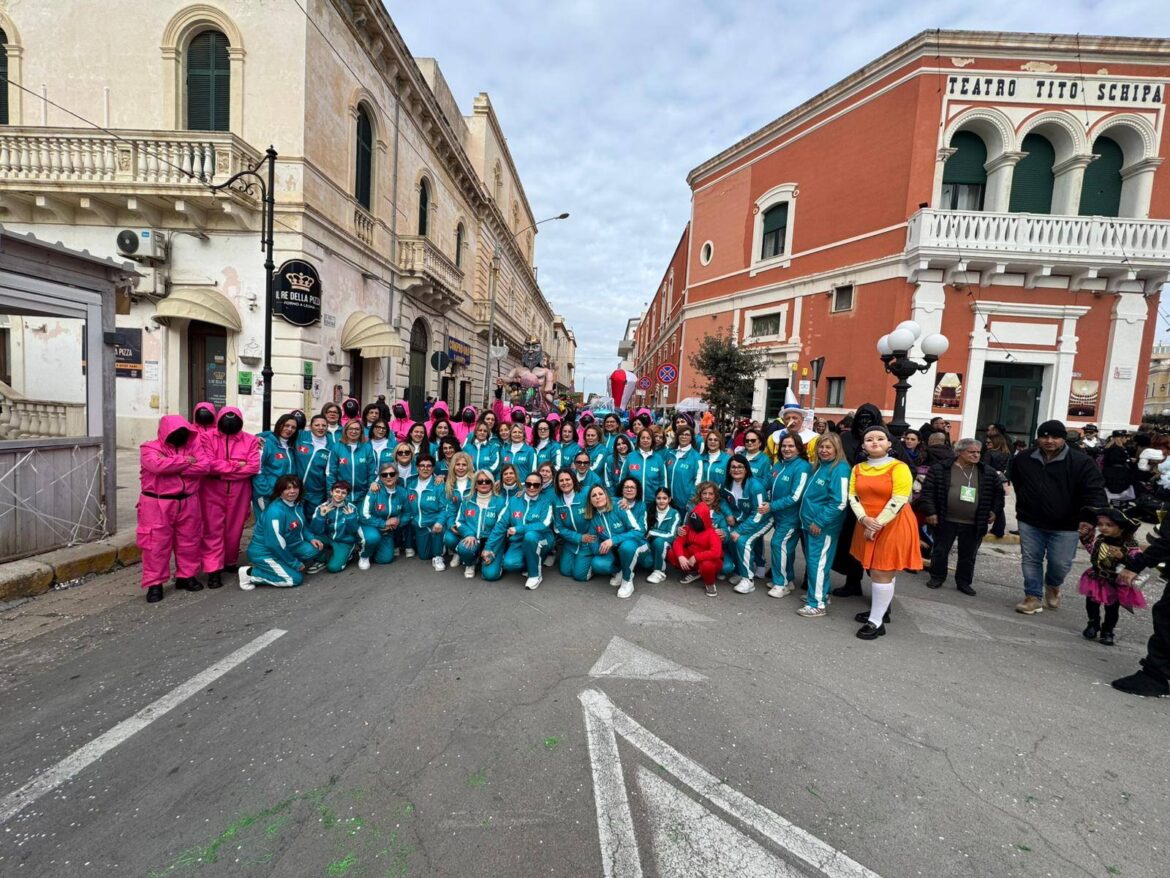 SFILATA MASCHERATA PER BIMBI DELL FAZZI E ONCOLOGICO DELLA BAND DI BABBO NATALE