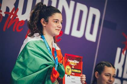 Da piccola ambasciatrice di Mabasta  a Campionessa italiana di Taekwondo  la 13enne salentina Noemi Cazzato è in vetta